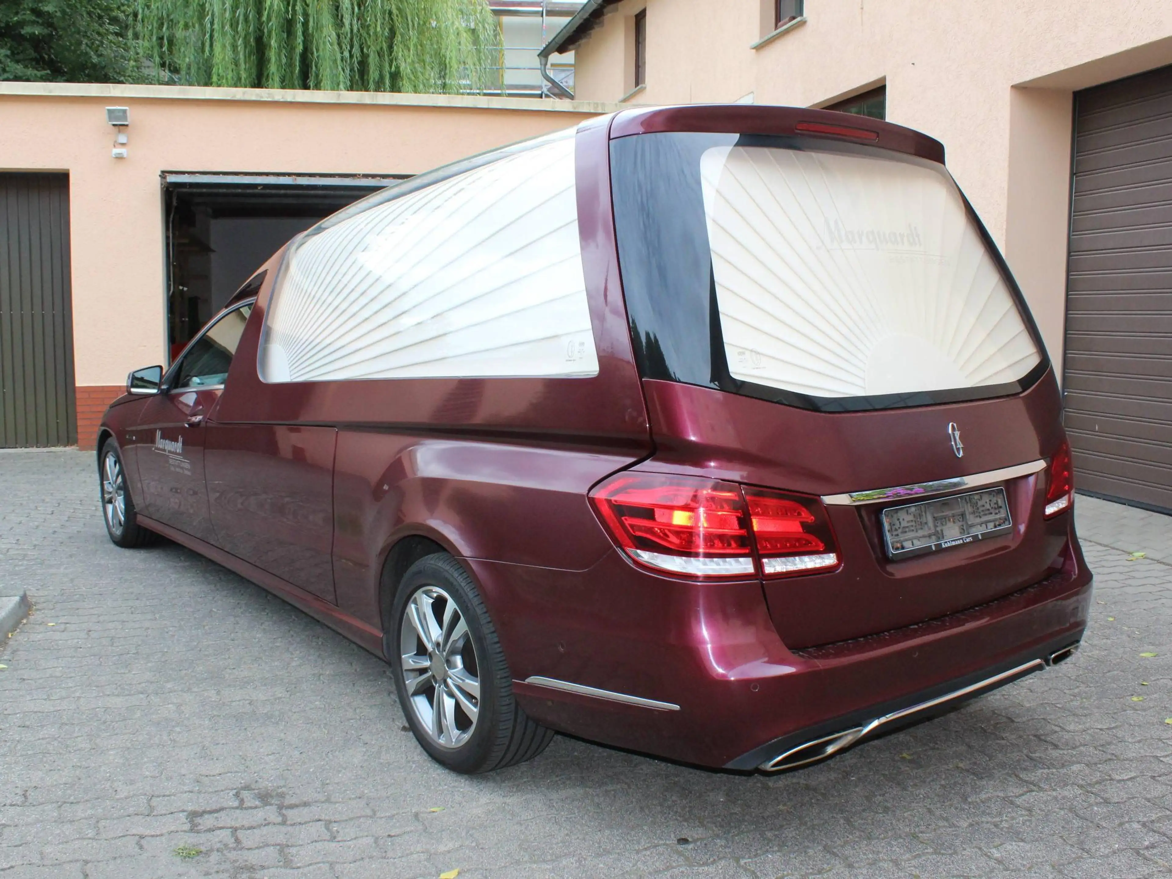Mercedes-Benz E 250 E 250 CGI BlueEfficiency Bestattungswagen — photo 3