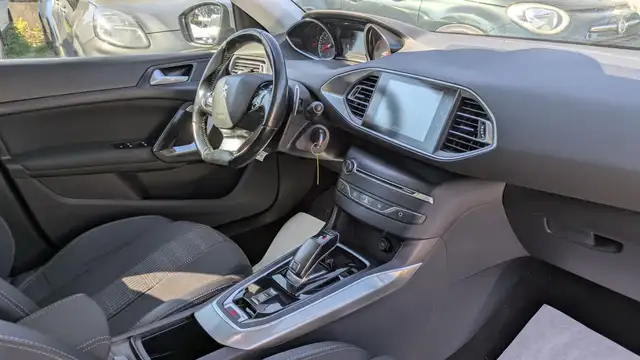 Peugeot 308 view 14