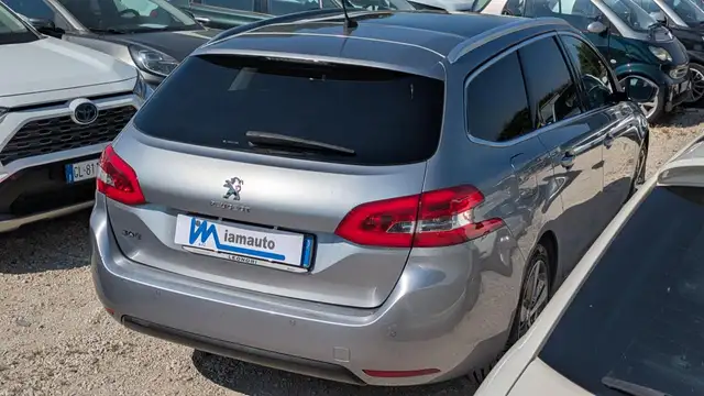 Peugeot 308 view 5