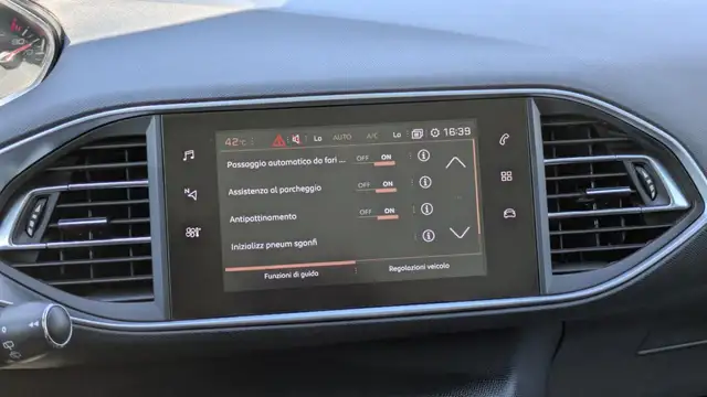 Peugeot 308 view 12