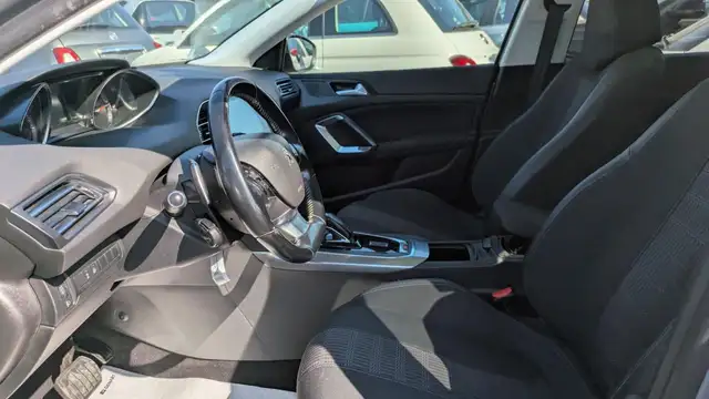 Peugeot 308 view 7