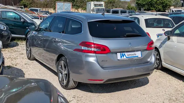Peugeot 308 view 4