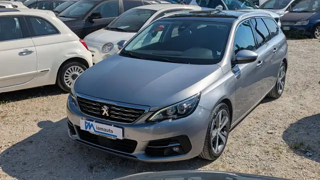 Peugeot 308 view 2