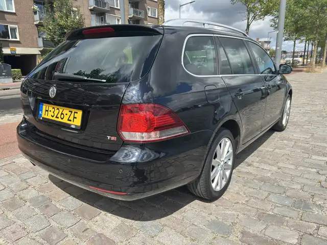 Volkswagen Golf view 2