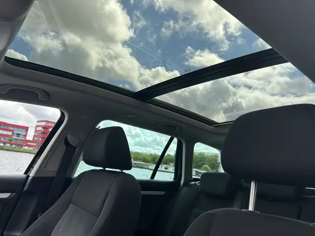 Volkswagen Golf view 8