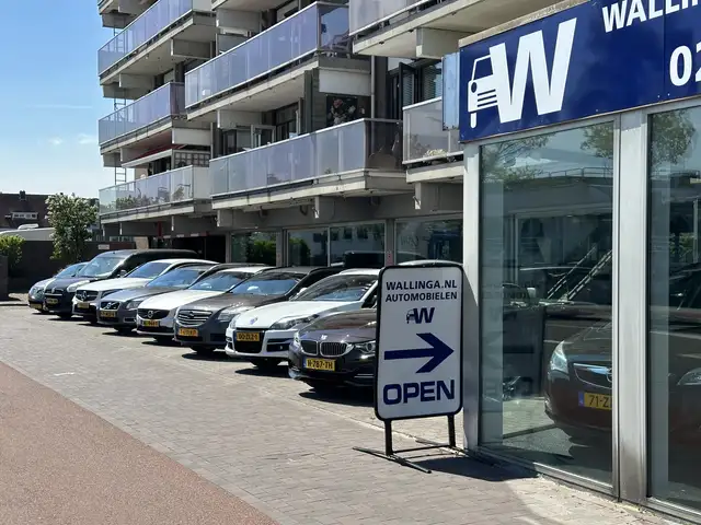 Volkswagen Golf view 6