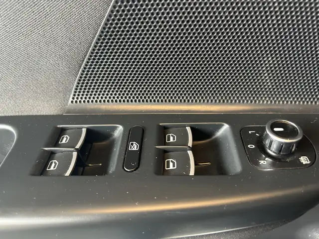 Volkswagen Golf view 13