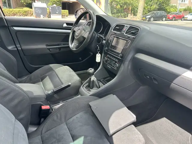 Volkswagen Golf view 3