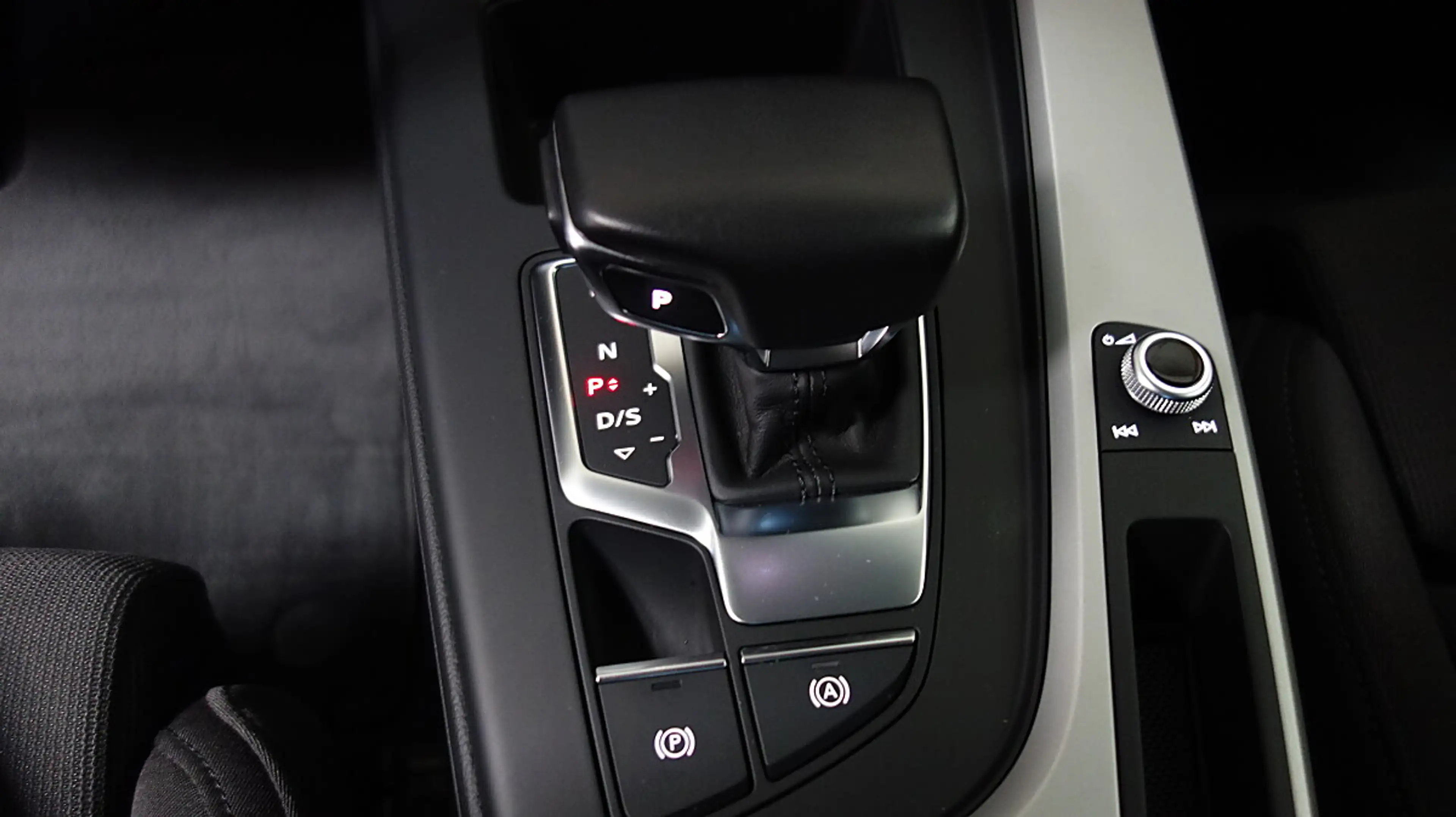 Audi A4 Avant 35 TDI S-tronic, LED, Navi, Sportsitze, R... — photo 14