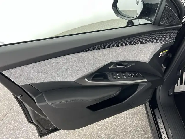 Peugeot 5008 view 11