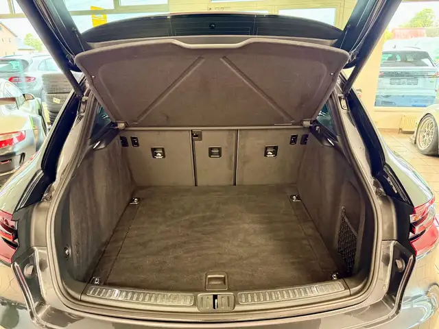 Porsche Macan view 9