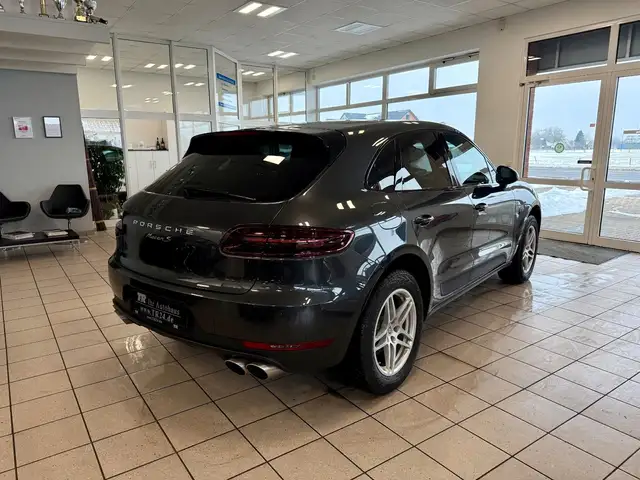 Porsche Macan view 5