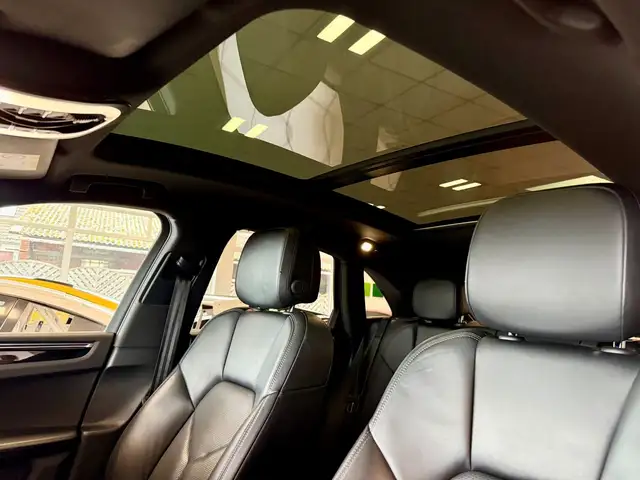 Porsche Macan view 6