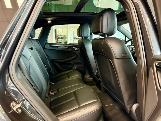 Porsche Macan view 10