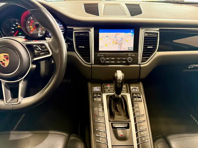 Porsche Macan view 15