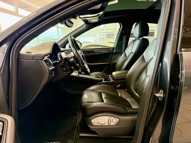 Porsche Macan view 7