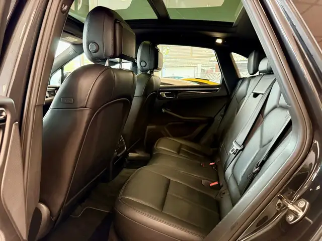 Porsche Macan view 8