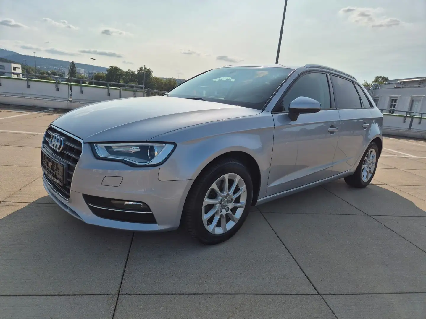 Audi A3 Bi-Xenon S-tronic EU6 TÜV/Zahnr.Neu Plateado - 1