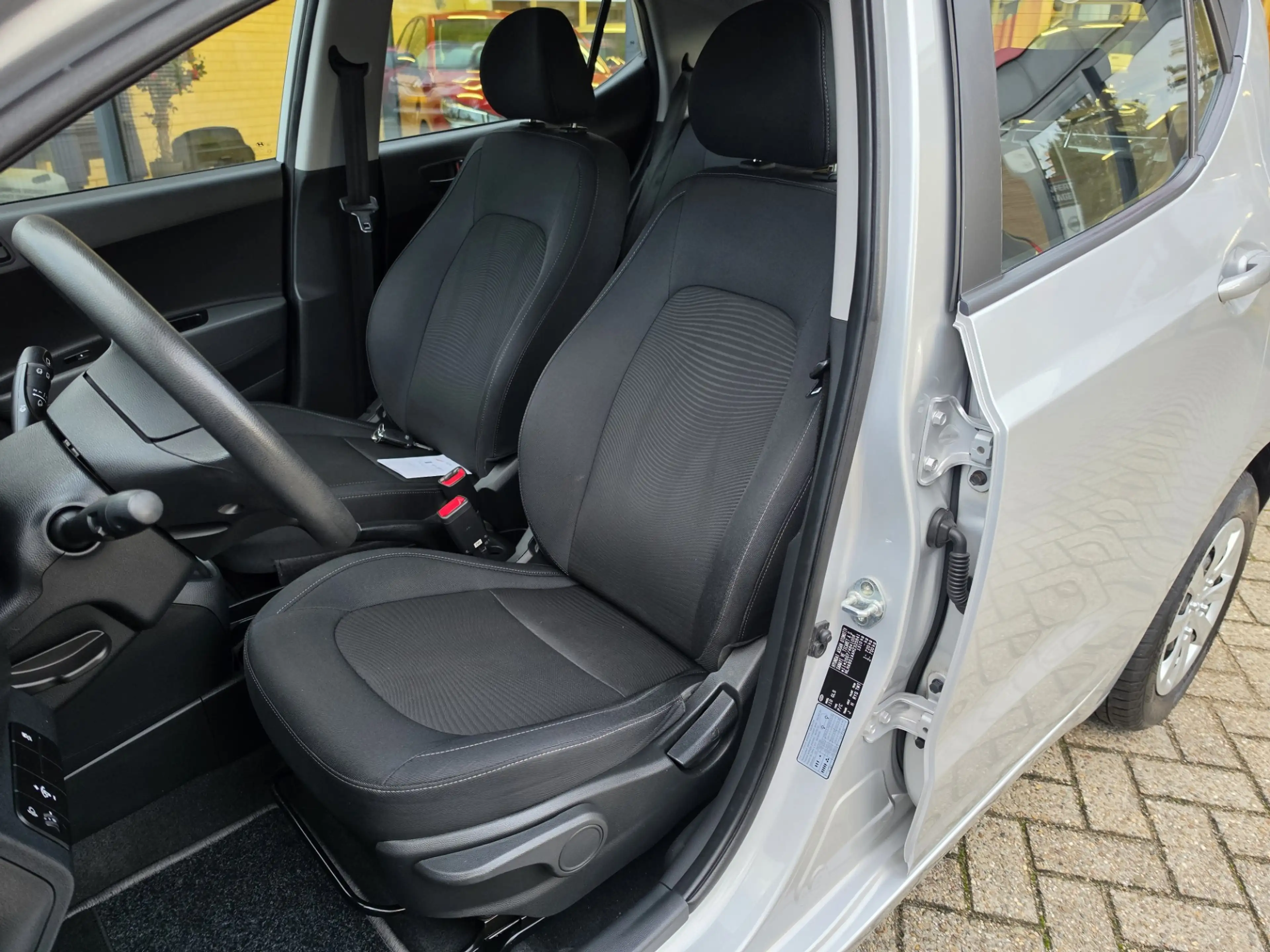 Hyundai i10 1.0i Comfort — photo 9