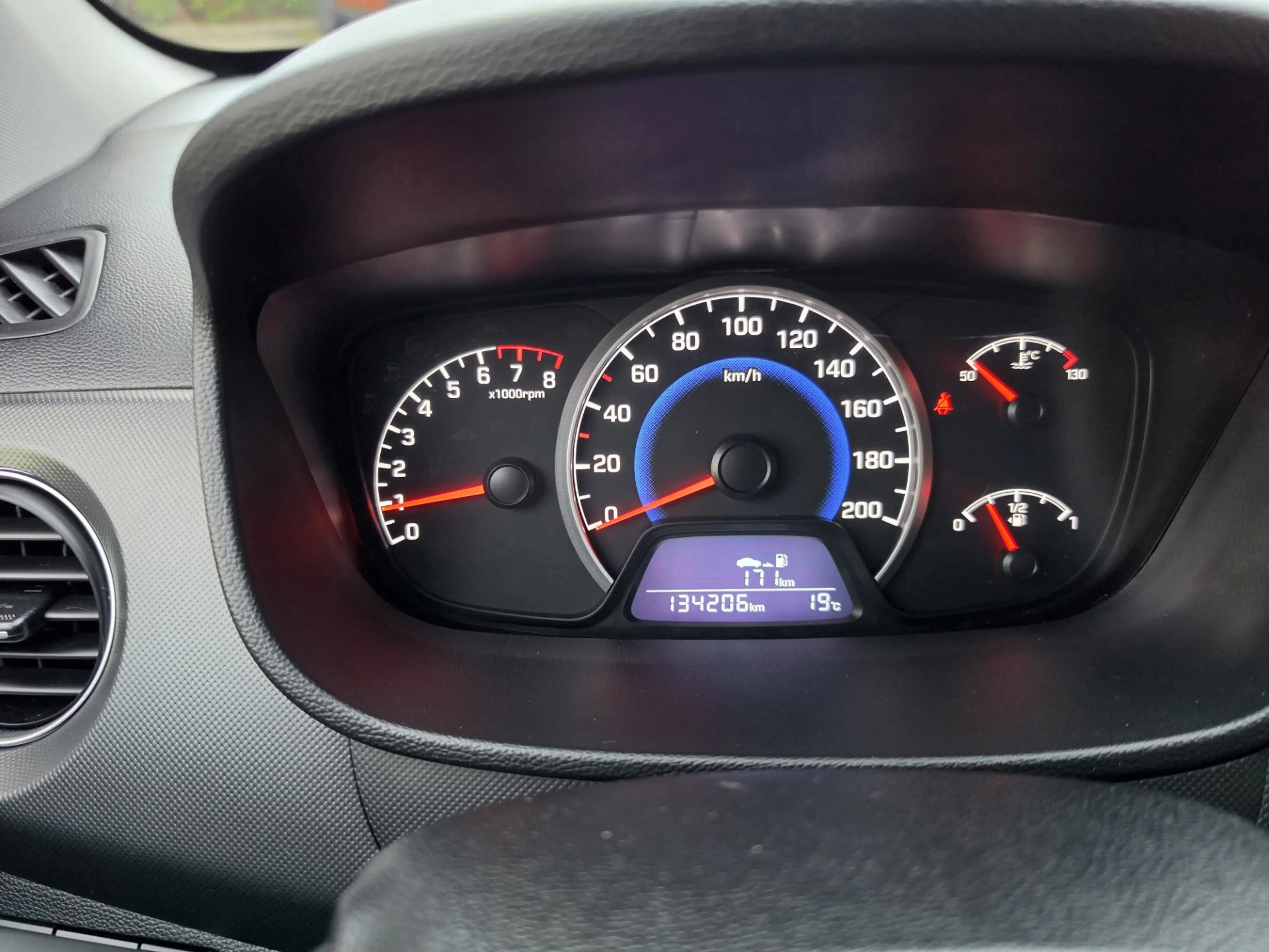 Hyundai i10 1.0i Comfort — photo 12