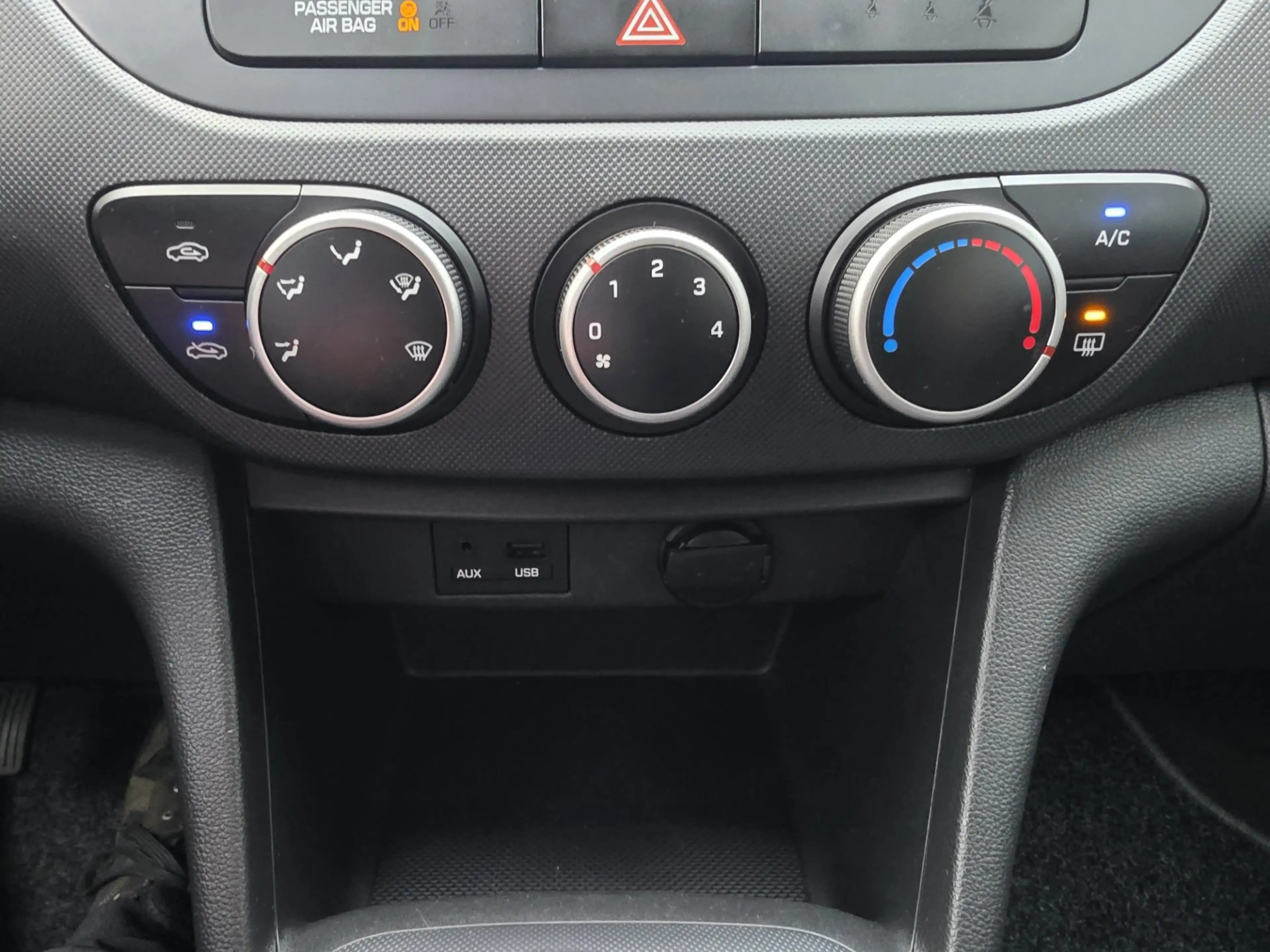 Hyundai i10 1.0i Comfort — photo 14