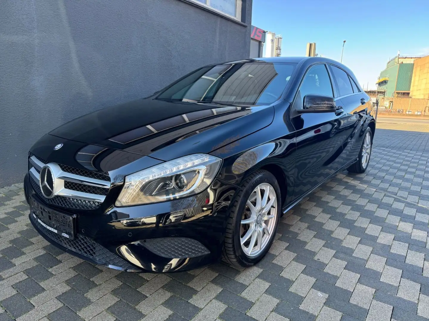 Mercedes-Benz A 250 4Matic Urban Navi Leder Bi-Xenon Memory Černá - 1