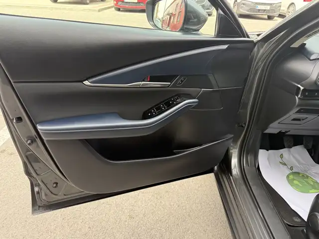 Mazda CX-30 view 11