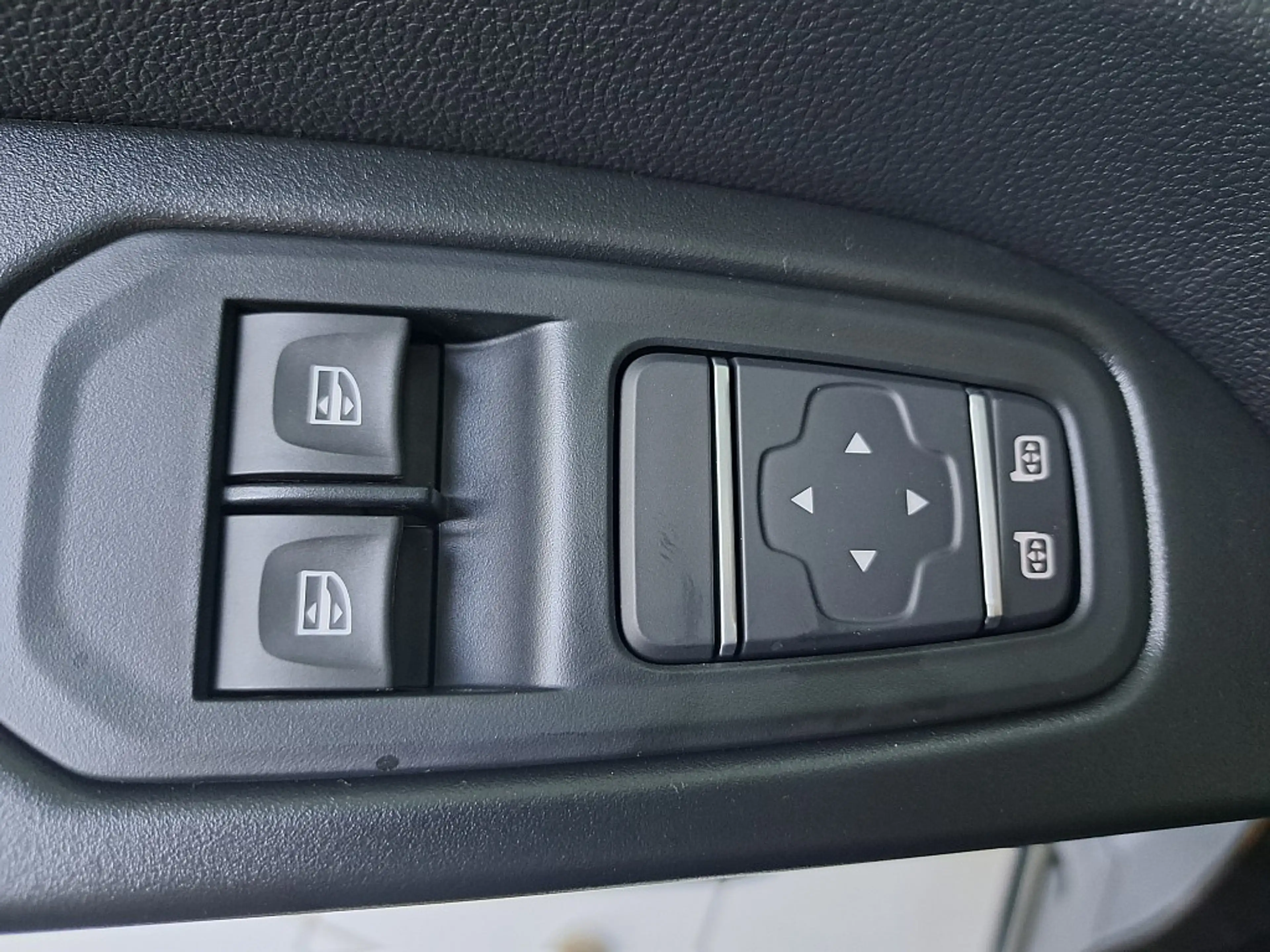 Renault Trafic Passenger Techno Blue dCi 150 EDC — photo 3
