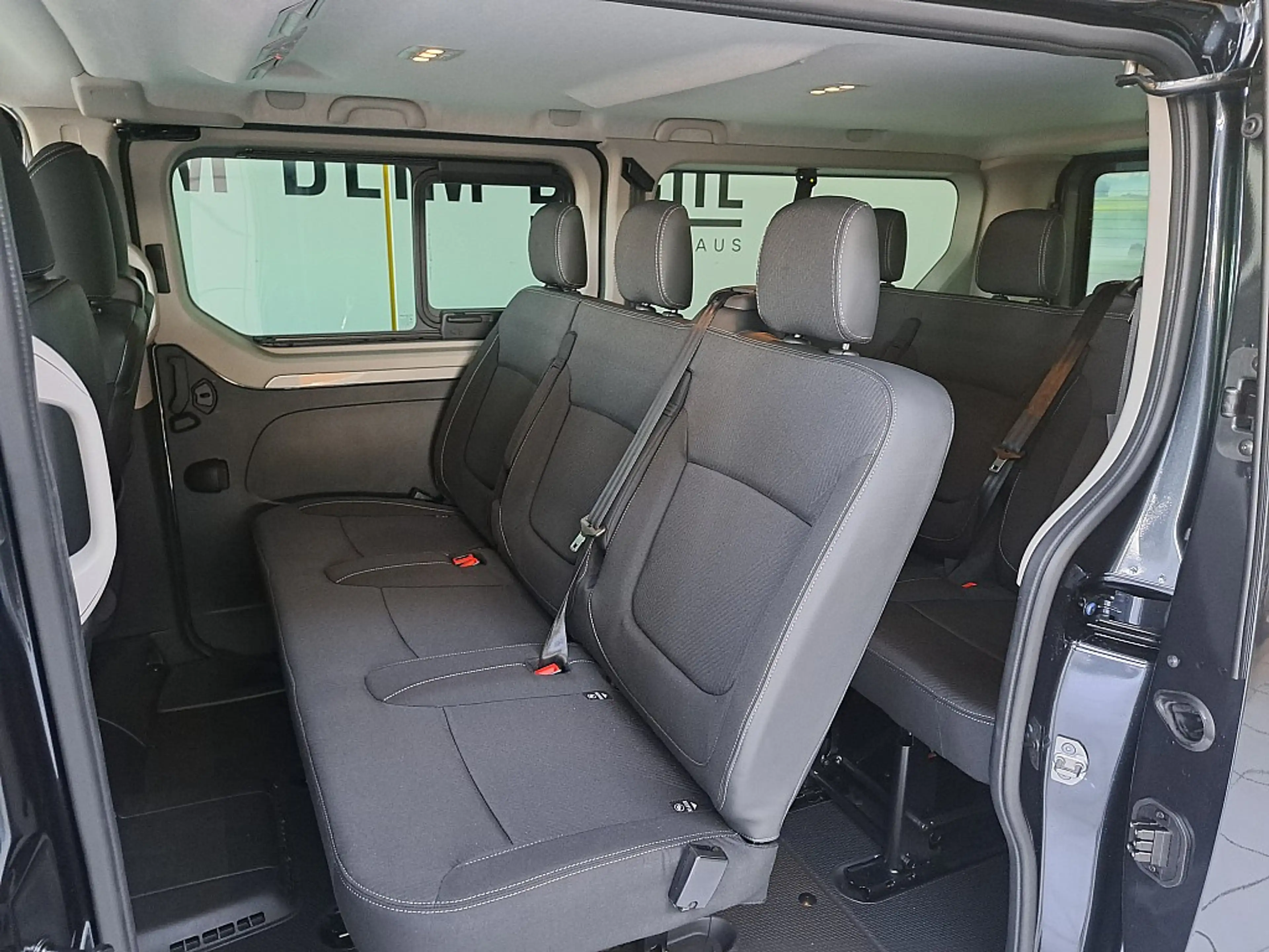 Renault Trafic Passenger Techno Blue dCi 150 EDC — photo 12