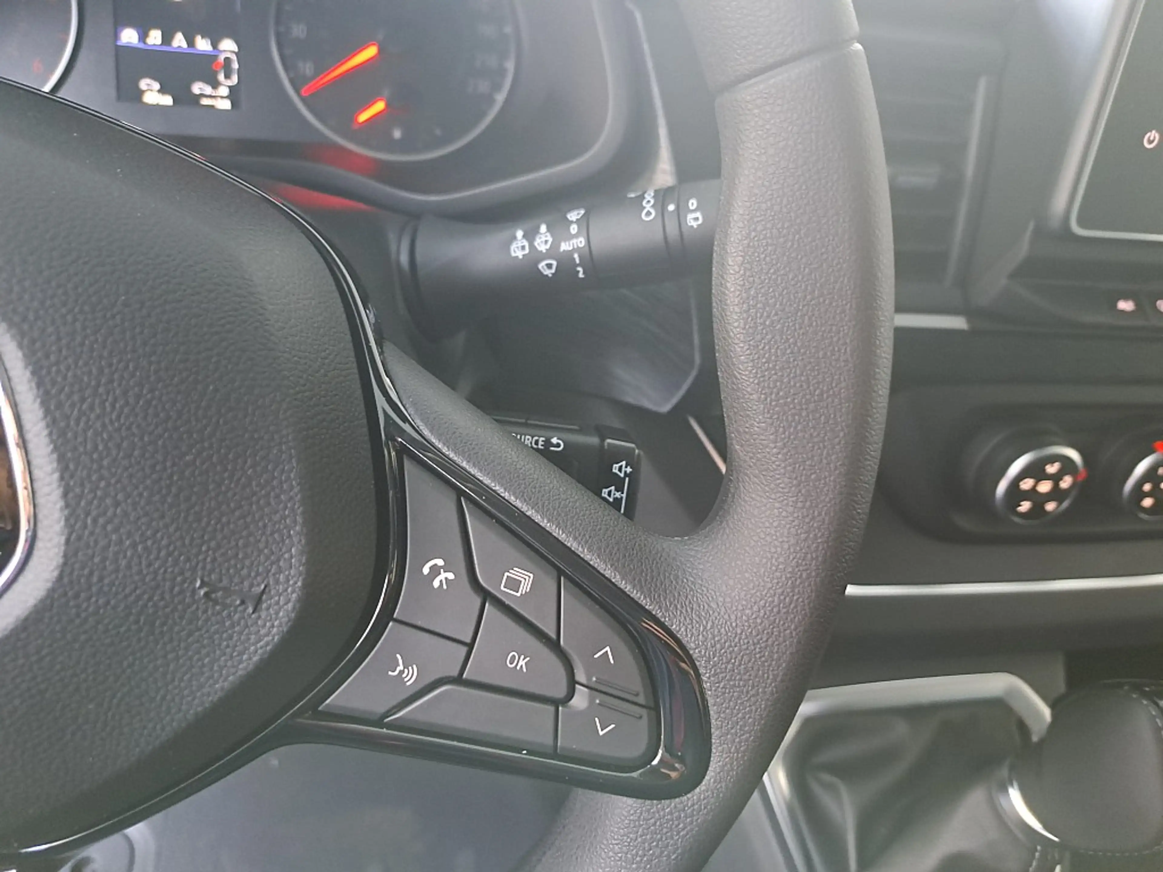 Renault Trafic Passenger Techno Blue dCi 150 EDC — photo 7