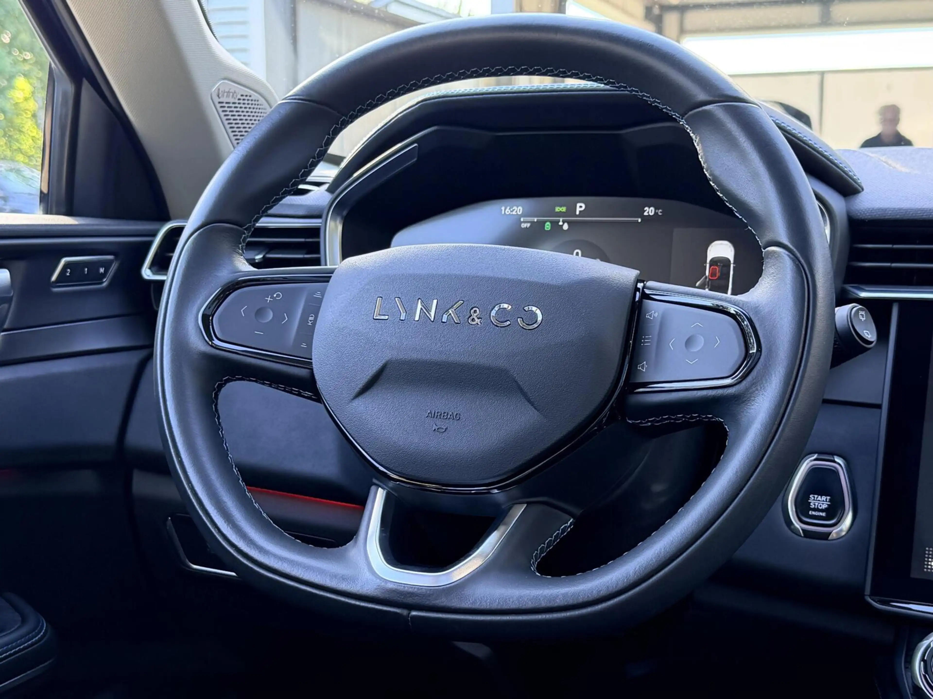 Lynk & Co 01 1.5 | Pano | Cruise | Stoelverwarming | Hybride | — photo 8