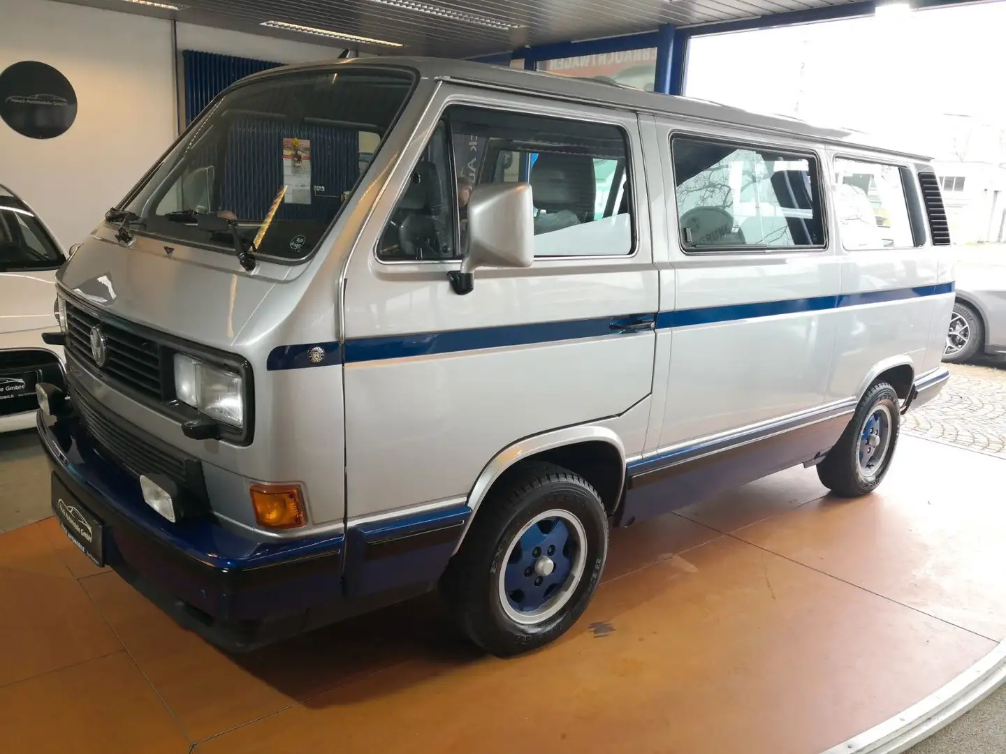 Volkswagen T3 Caravelle Carat 255 6A2T3/Hannov./TEM/SHZ/AHK Plateado - 1