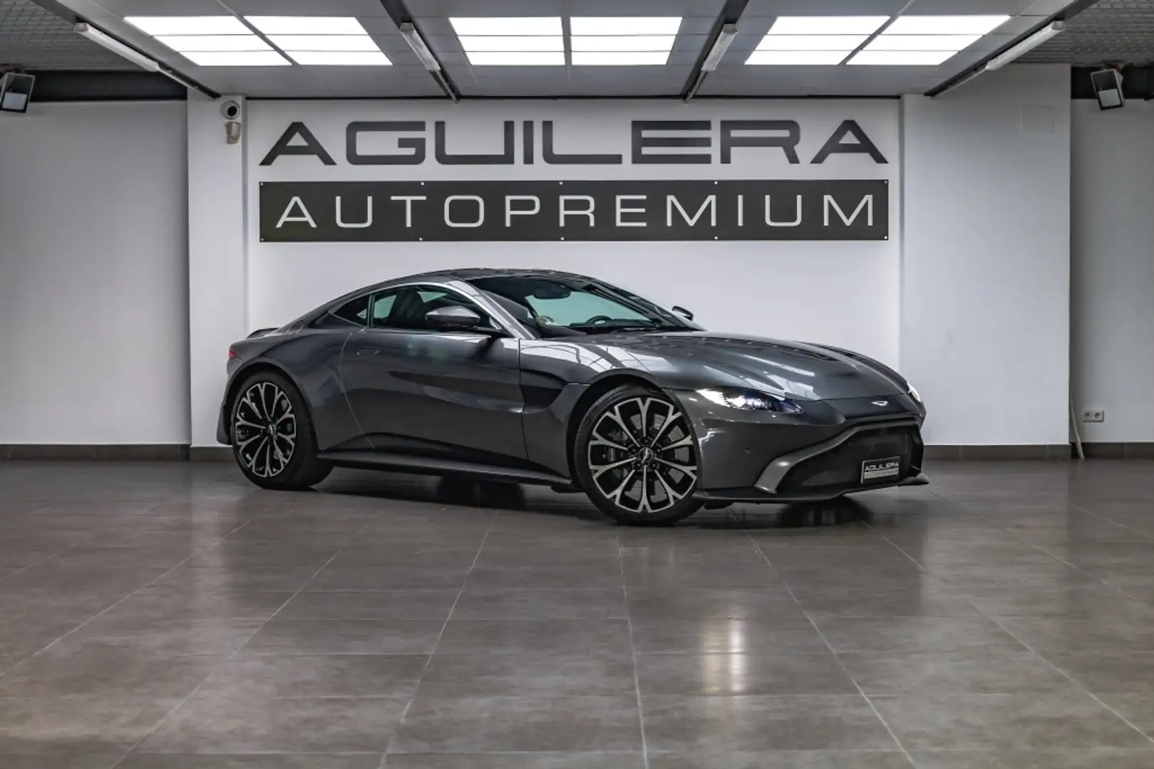 Aston Martin Vantage Gris - 1
