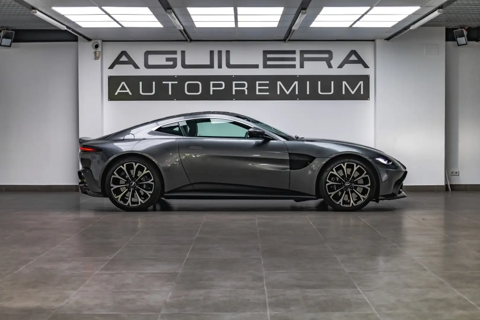 Aston Martin Vantage Gris - 2