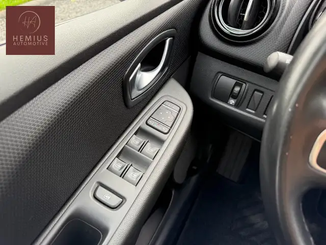 Renault Clio view 15