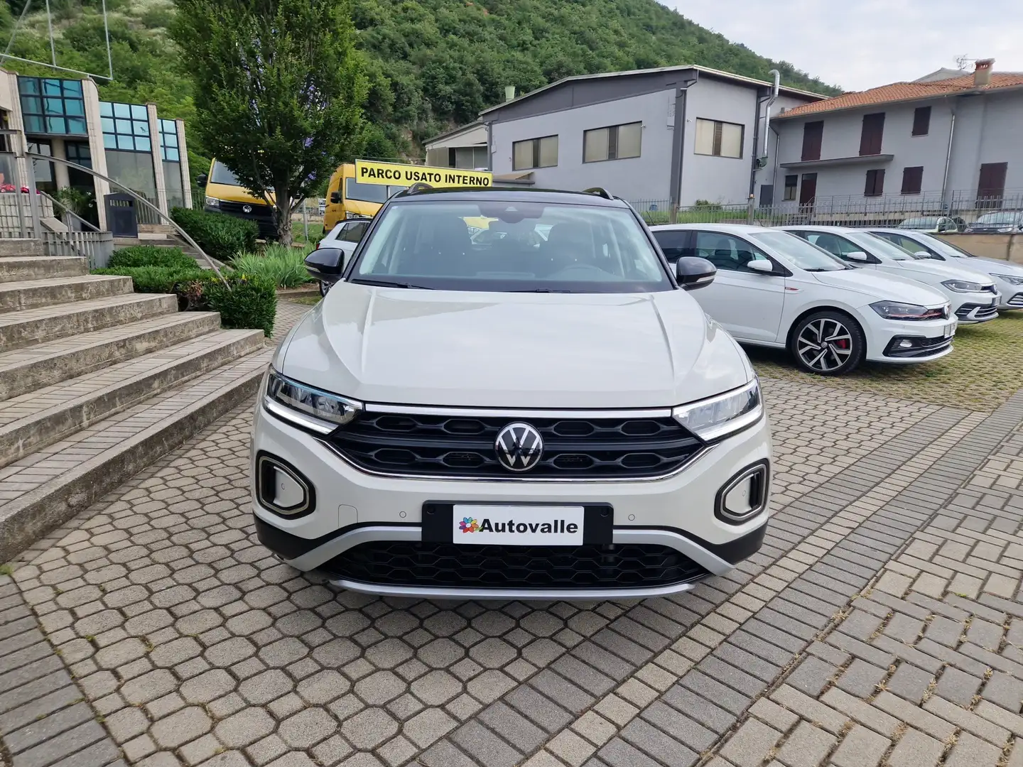 Volkswagen T-Roc 1.5 TSI ACT DSG Life Bianco - 2