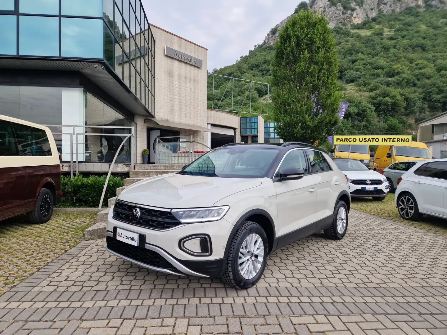 Volkswagen T-Roc 1.5 TSI ACT DSG Life Bianco - 1
