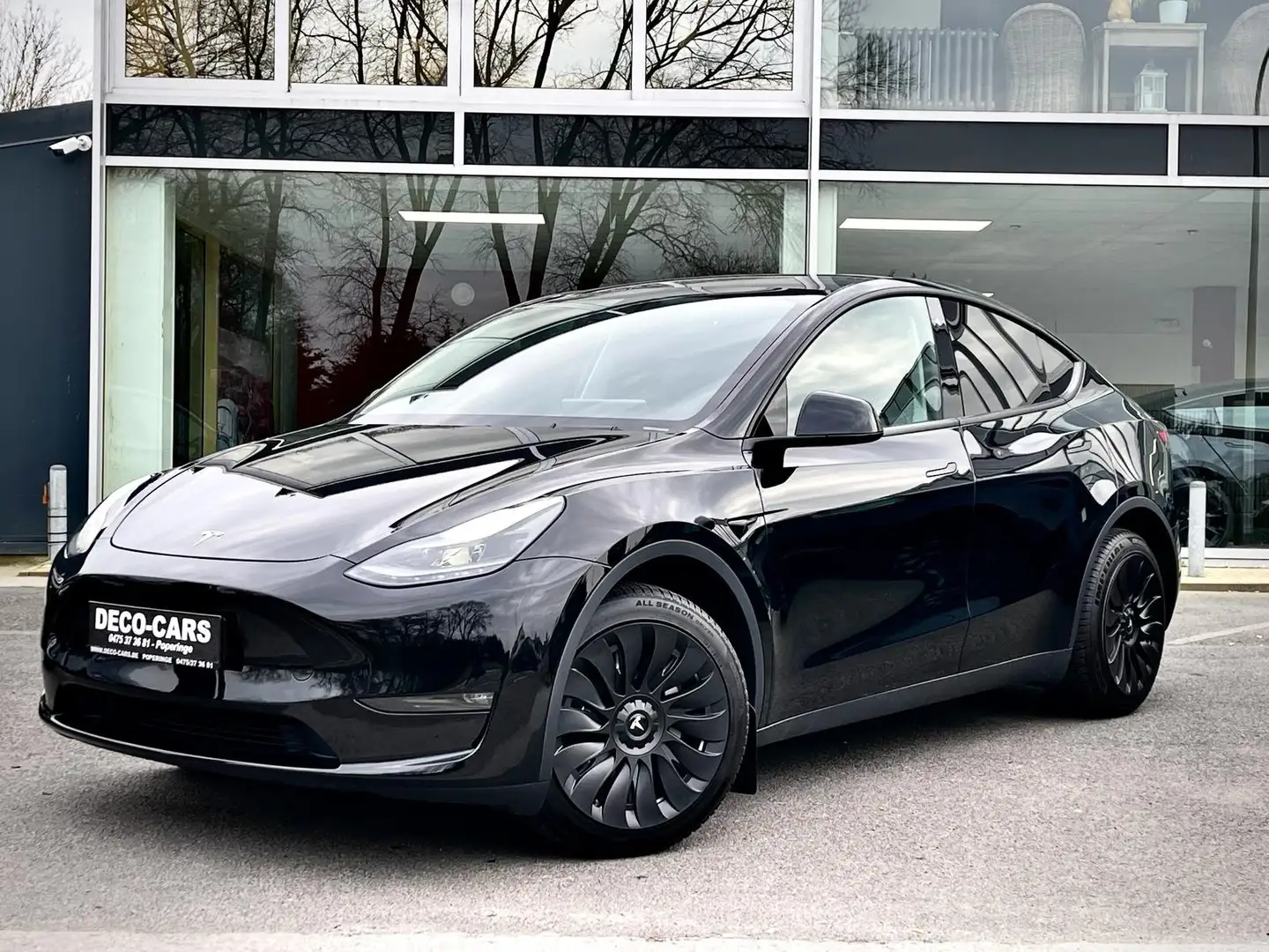 Tesla Model Y LONG RANGE DUAL MOTOR BLACK SLECHTS 13.697km Czarny - 1
