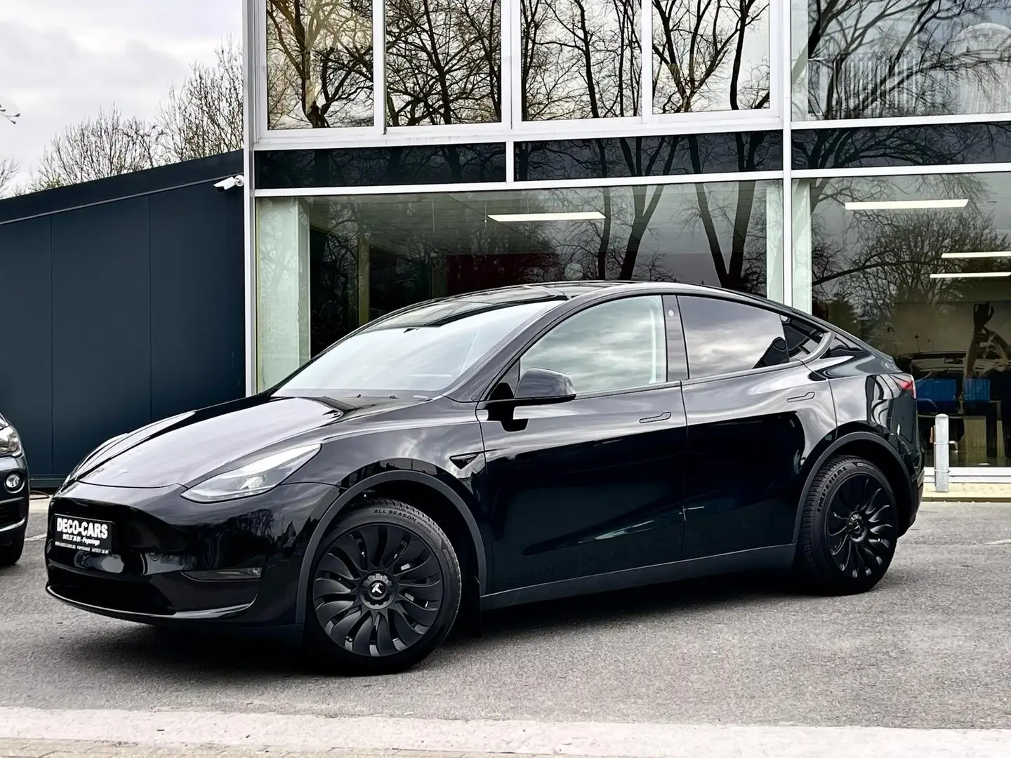 Tesla Model Y LONG RANGE DUAL MOTOR BLACK SLECHTS 13.697km Czarny - 2