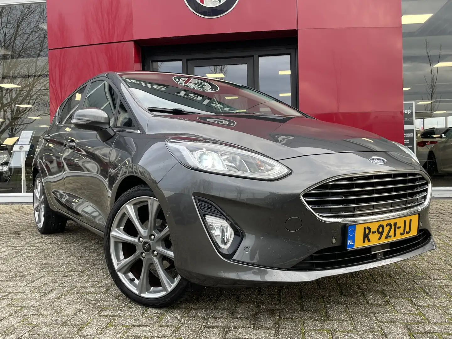 Ford Fiesta 1.0 EcoBoost Hybrid Titanium X | Vignale velgen 18 Grau - 2