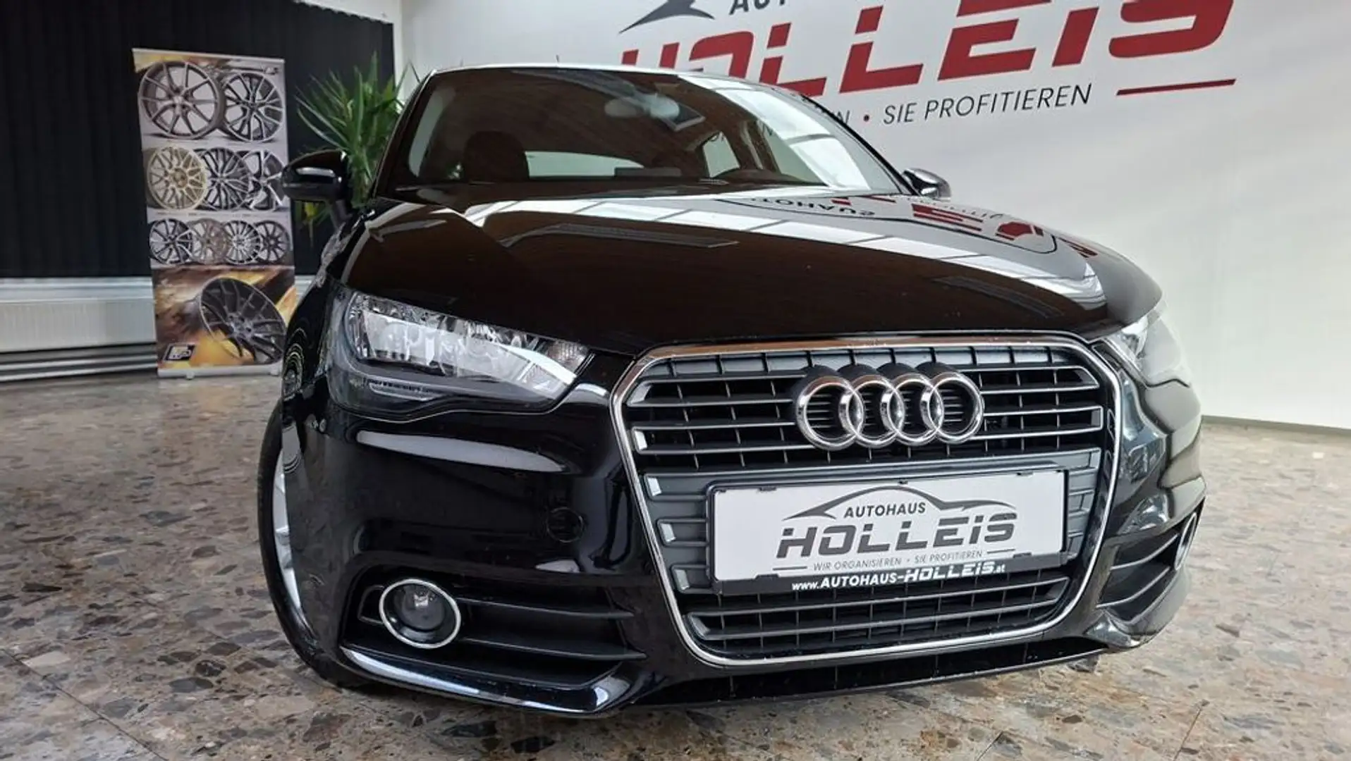 Audi A1 Attraction 1,2 Benzin 85 PS Nur 71.000 KM Schwarz - 1