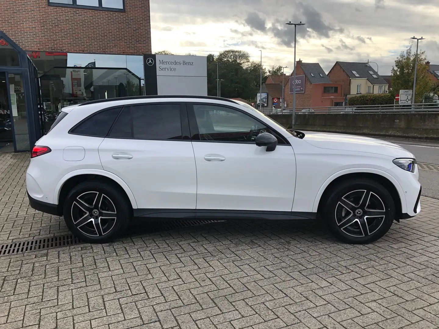 Mercedes-Benz GLC 300 e PLUG-IN HYBRID 4M AMG Line Premium,Night pack Weiß - 2