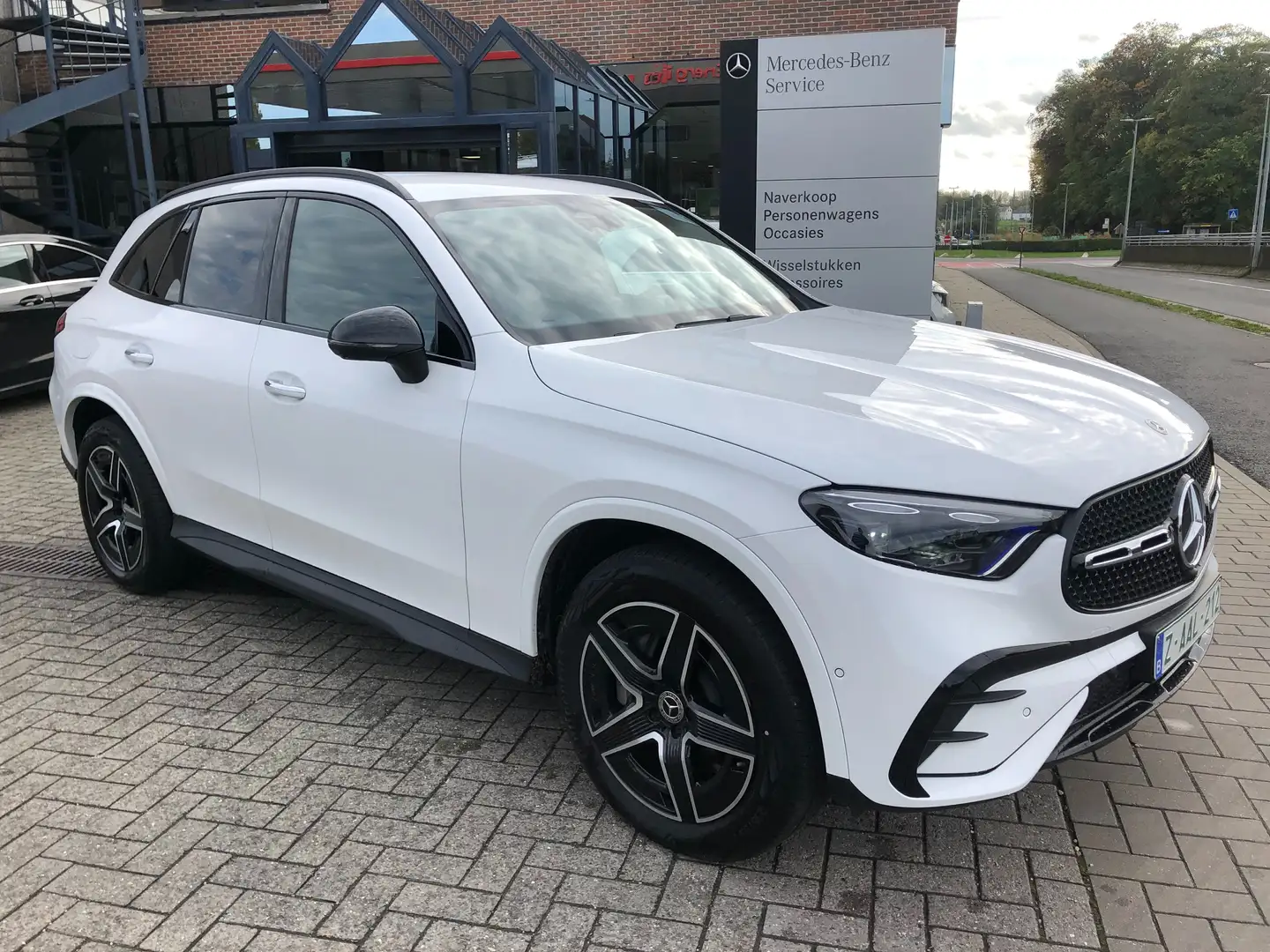 Mercedes-Benz GLC 300 e PLUG-IN HYBRID 4M AMG Line Premium,Night pack Weiß - 1