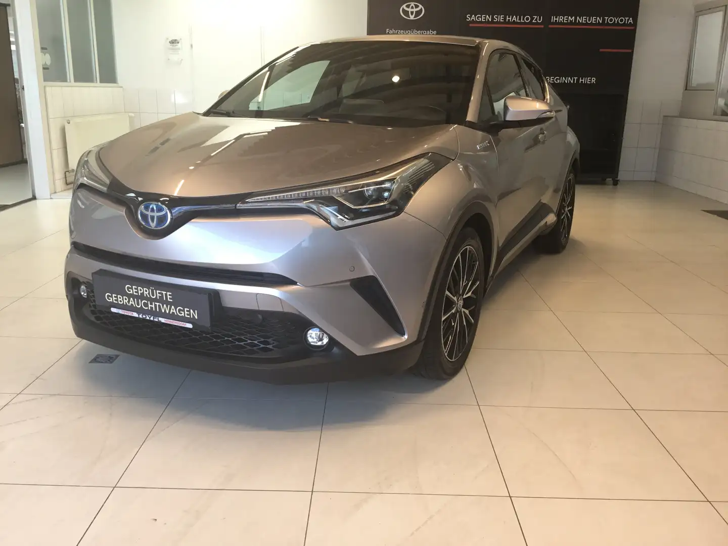 Toyota C-HR C-HR 1,8 Hybrid C-HIC CVT C-HIC Silver - 1