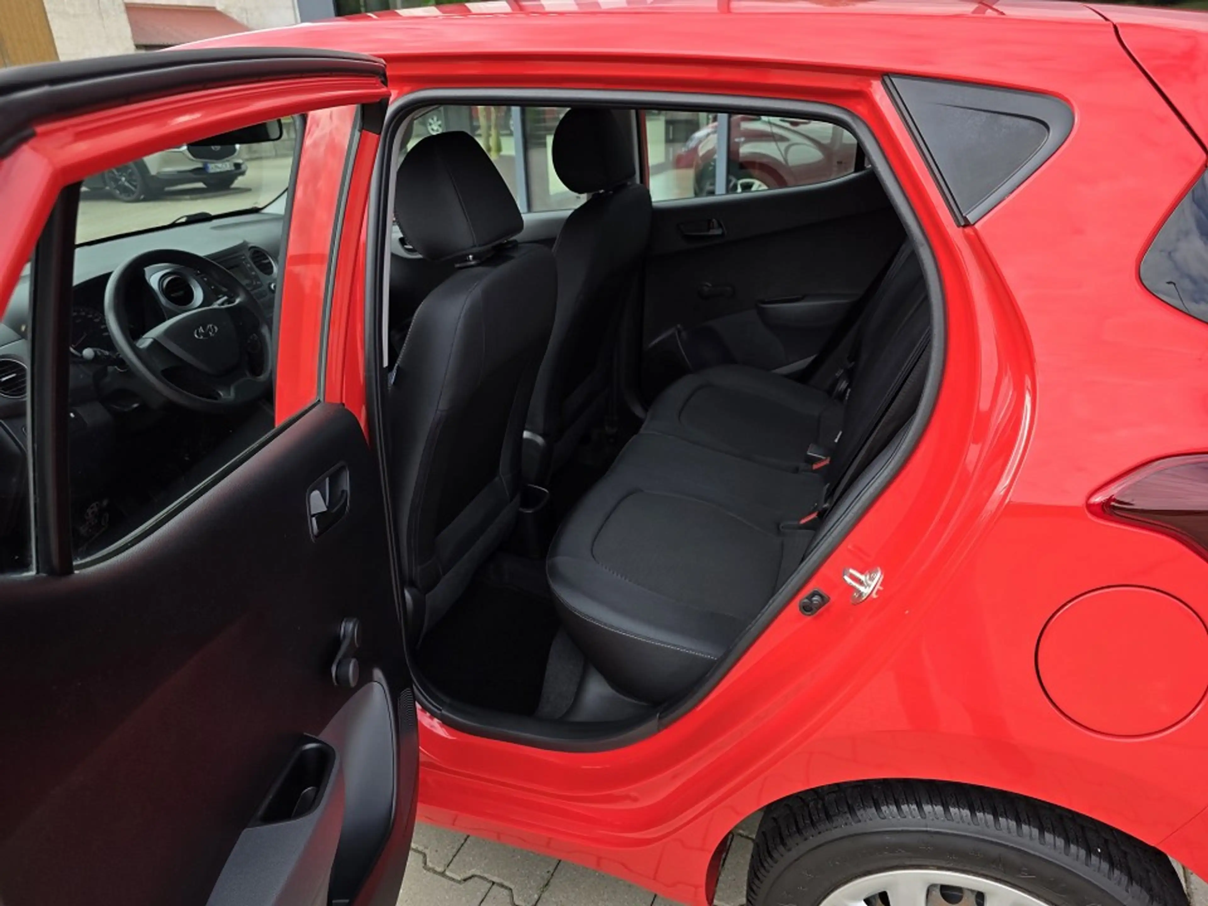 Hyundai i10 — photo 8
