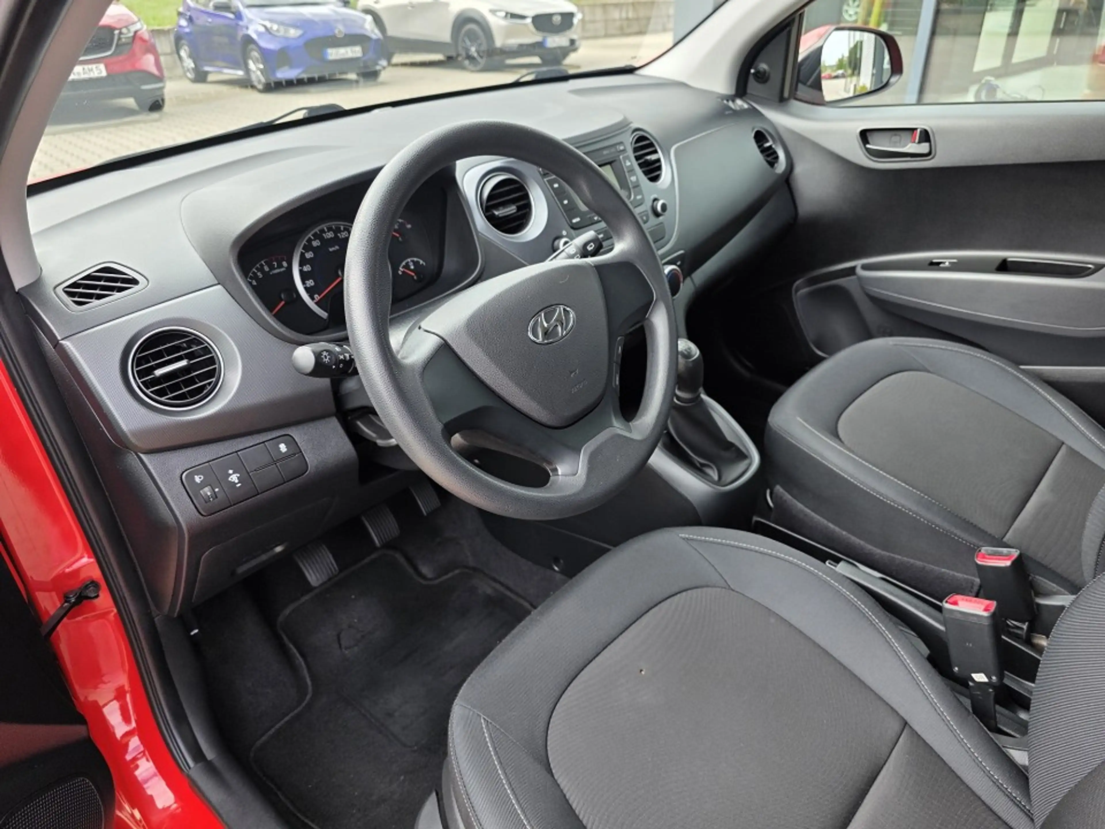 Hyundai i10 — photo 7