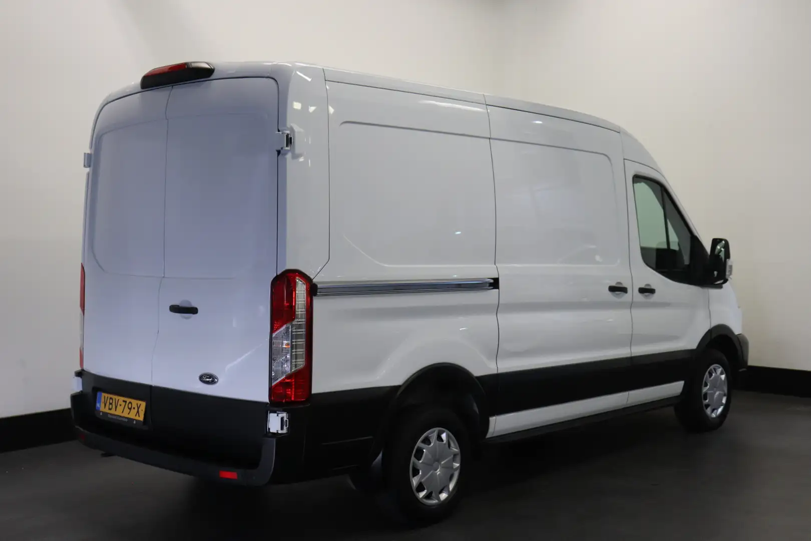 Ford Transit 2.0 TDCI L2H2 2x Schuifdeur EURO 6 - Airco - Cruis Wit - 2
