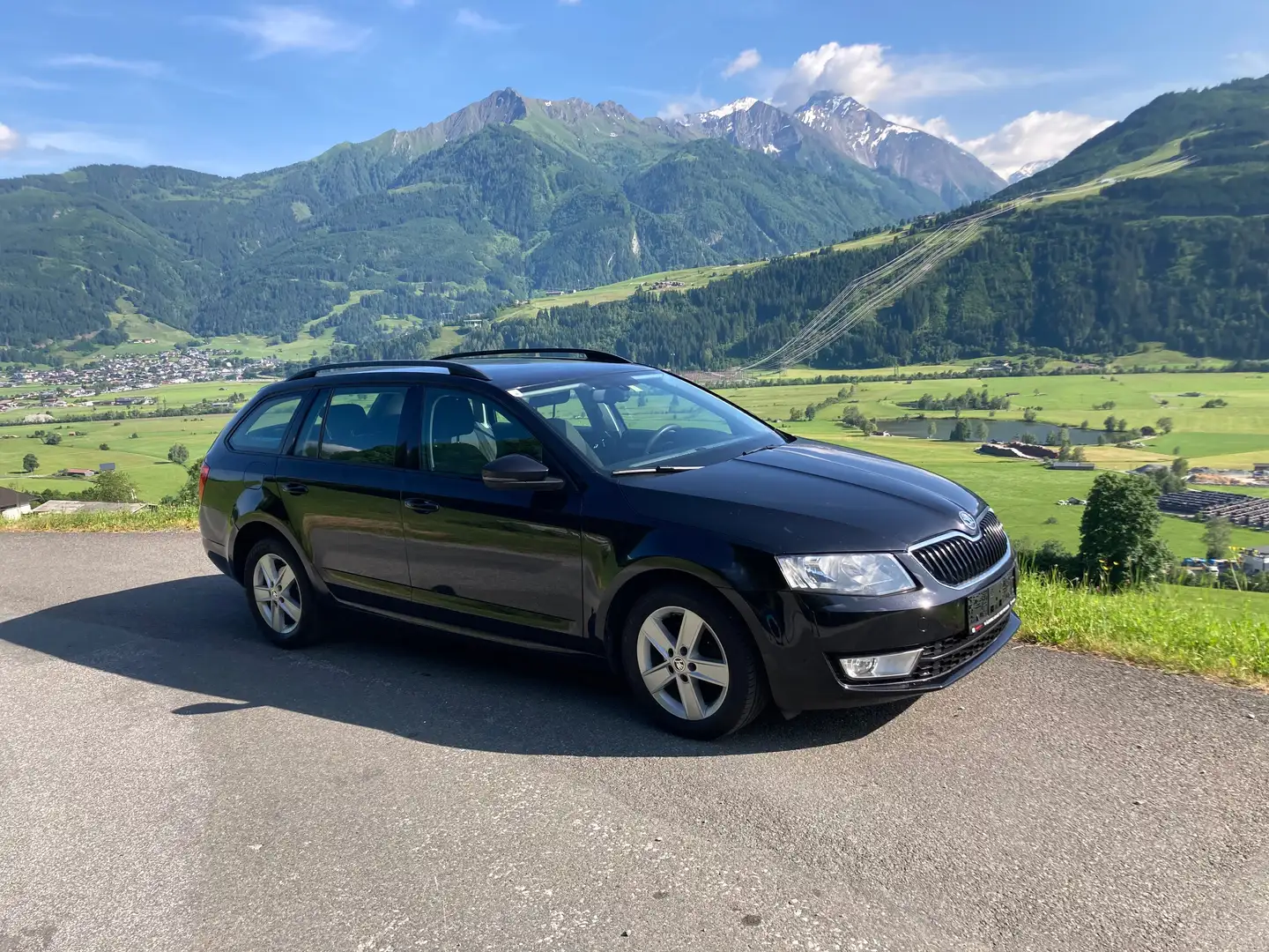 Skoda Octavia Octavia Combi 2,0 TDI 4x4 Schwarz - 1