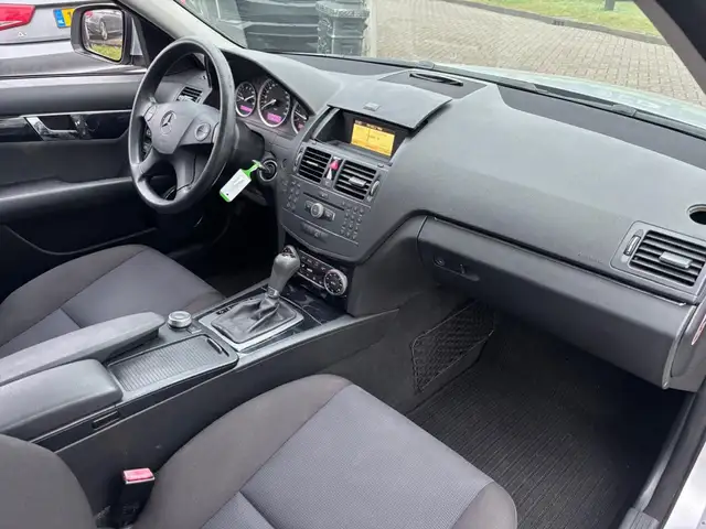 Mercedes-Benz C-Class view 9