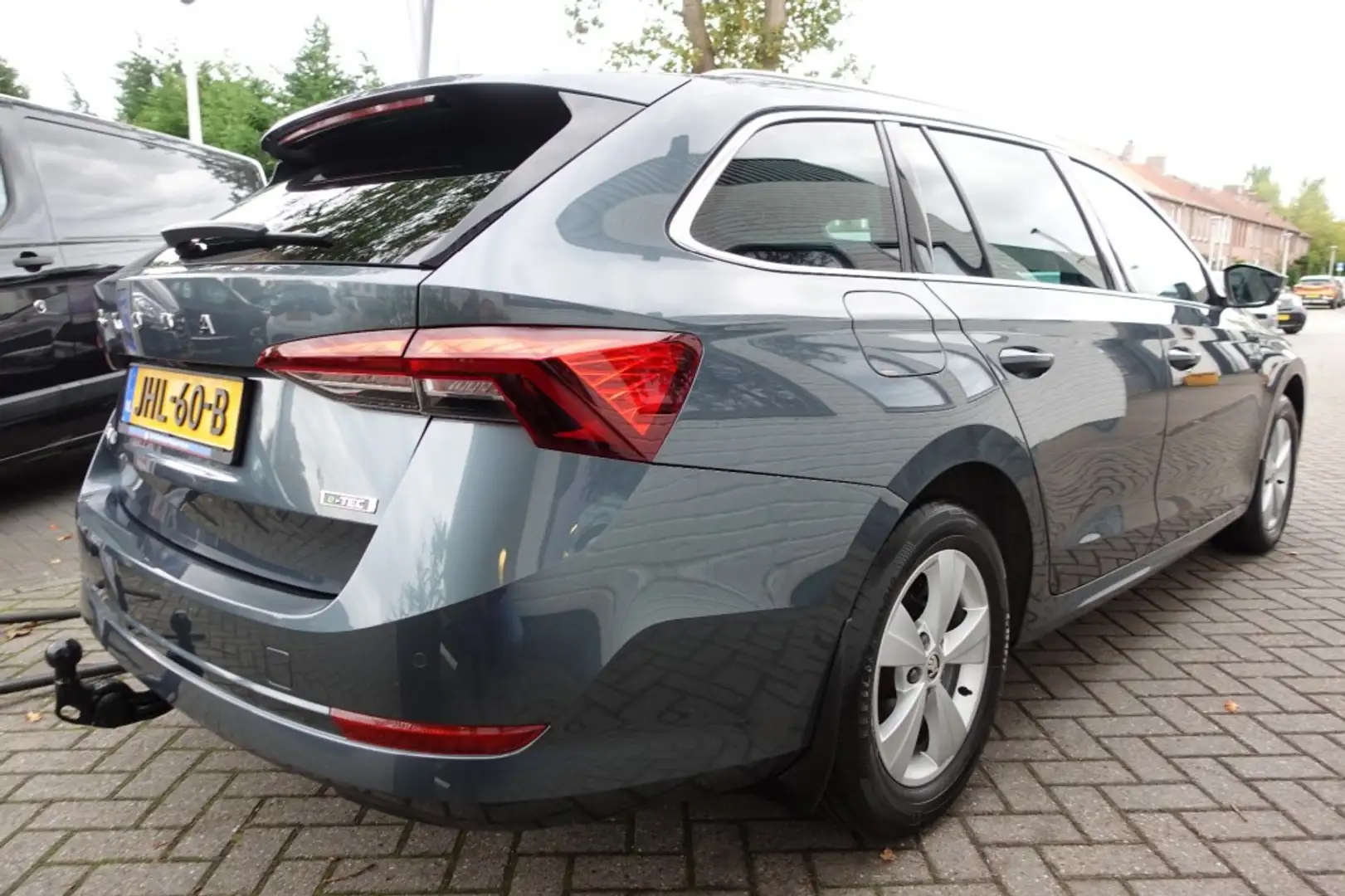 Skoda Octavia 1.0 TSI BNS ED. PLUS Grijs - 2